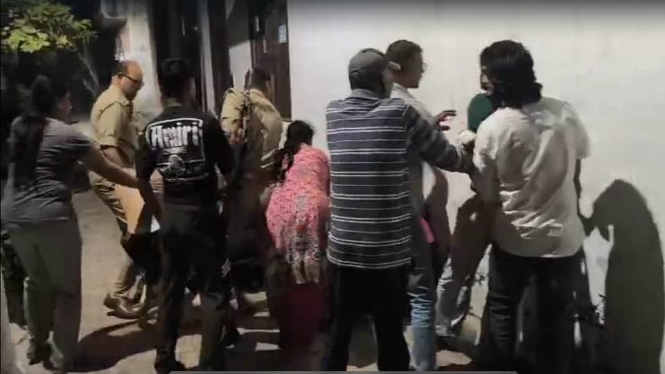 दो पक्षों में जमकर हुई मारपीट