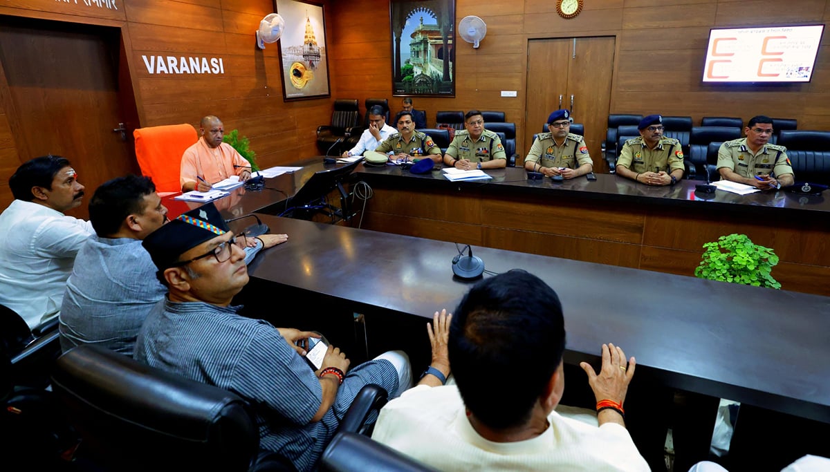 यूपी पीईटी 2026: सीएम योगी का निर्देश- परीक्षार्थियों को न हो असुविधा, अफवाह फैलते ही लें त्वरित एक्शन