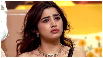 scoutop girlfriend Kashvi scold to him for massage love gill in bigg boss weekend ka vaar user praise rohit sh