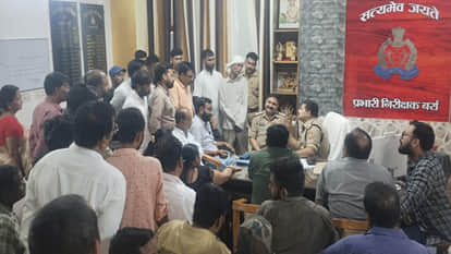 भाजपाइयों ने थाना घेरा