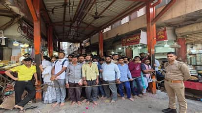 Huge crowds of devotees thronged Banke Bihari Temple on occasion of Sharadotsav