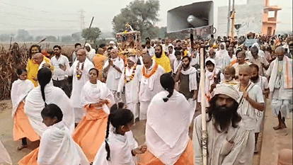 braj Chaurasi Kos Parikrama has begun in Mathura without Saint Ramesh Baba