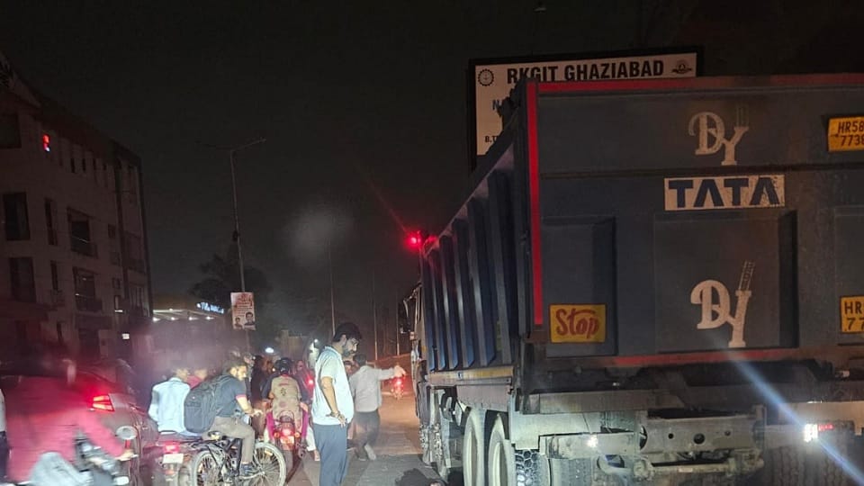 डंपर की चपेट में आकर बाइक सवार की मौत