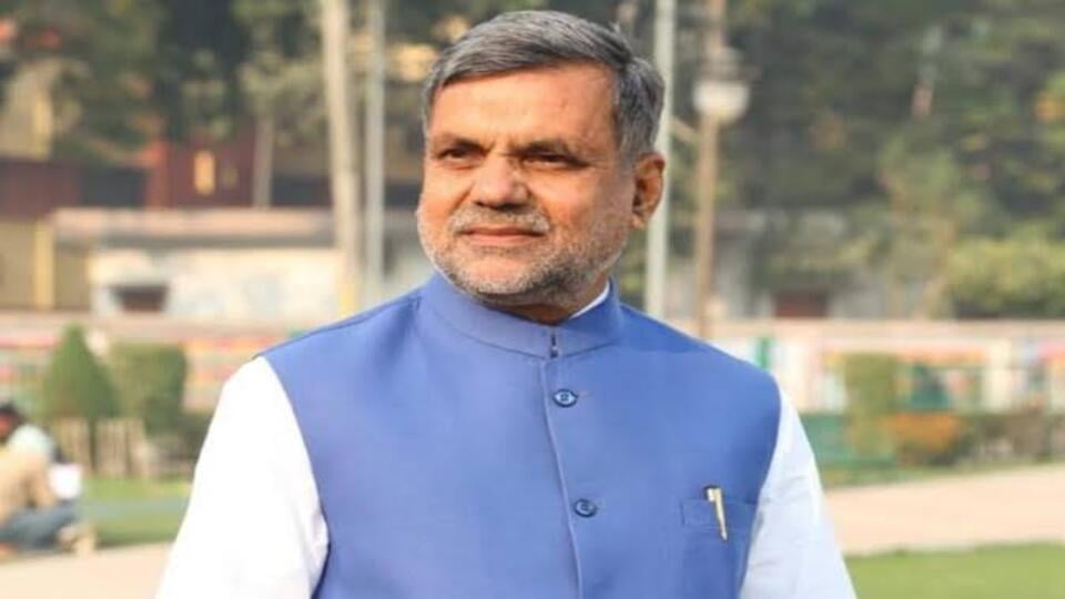 शिक्षक एमएलसी चुनाव: एमएलसी देवेंद्र के बगावती तेवर से भाजपा पर निगाहें