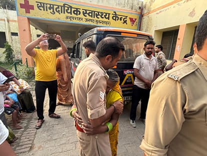 In Anupshahr tractor-trolley carrying pilgrims overturned due to race 20 people injured