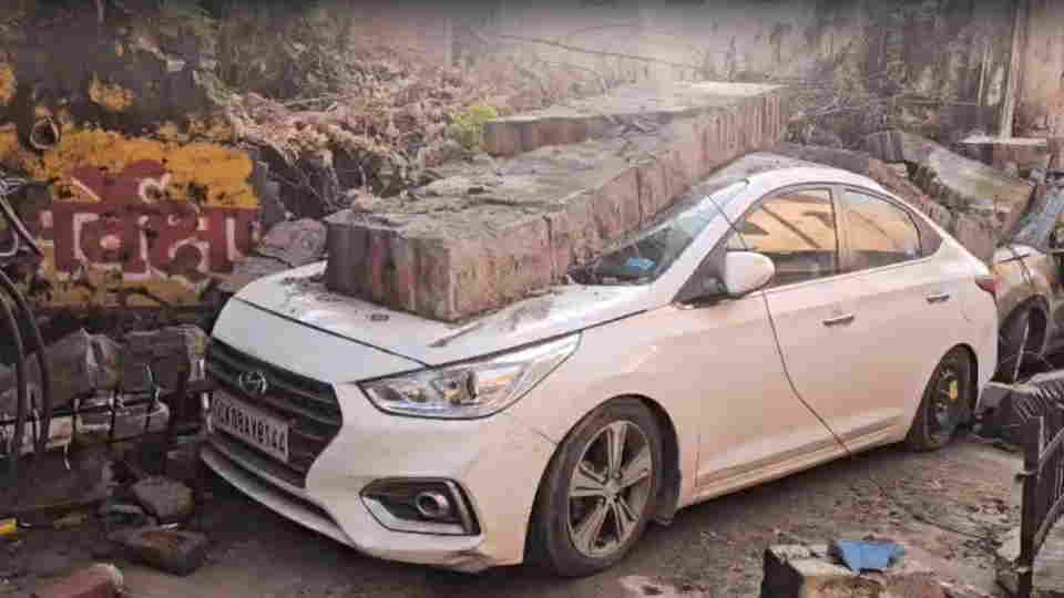Haridwar wall near a water tank in Jwalapur collapsed suddenly damaging two vehicles
