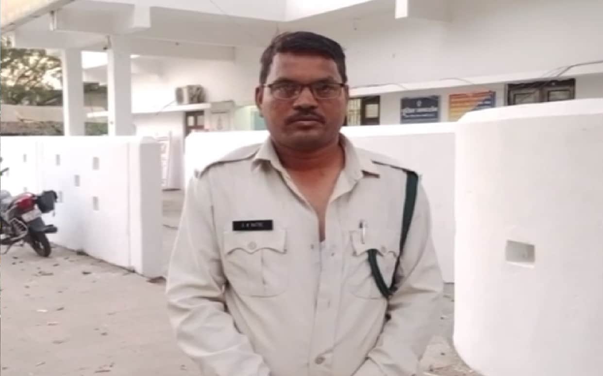 Forest department beat guard assaulted, uniform torn in Gaurela; FIR against accused in connection with timber