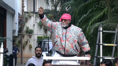 जलसा के बाहर अमिताभ बच्चन ने किया फैंस का अभिवादन