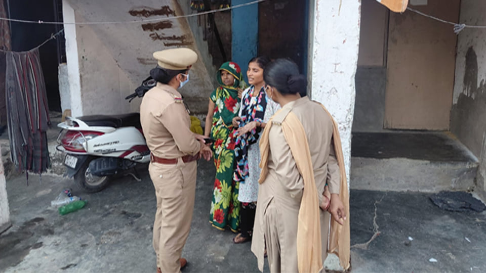 इटावा: सिक्योरिटी गार्ड की हत्या कर बक्से में बंद किया शव, बेटी लापता, ऐसे खुला मामला