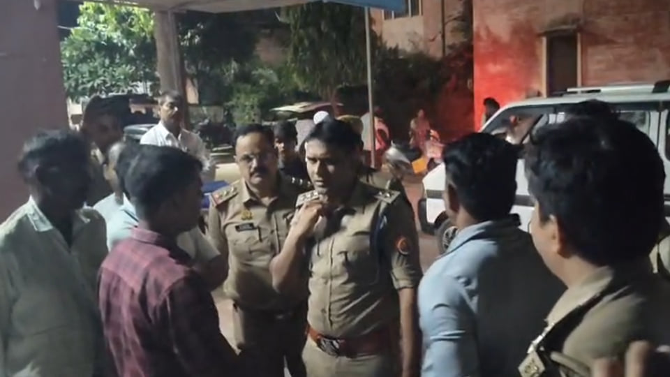 यूपी: टेशू झंझिया कार्यक्रम के भंडारे में हर्ष फायरिंग, गोली लगने से वृद्ध की मौत