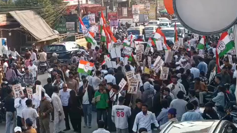 Dehradun Congress members take to the streets over unemployment paper leaks and women safety hold Nyay Yatra