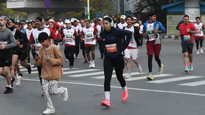 J&K CM Omar Abdullah flags of Kashmir Marathon Srinagar