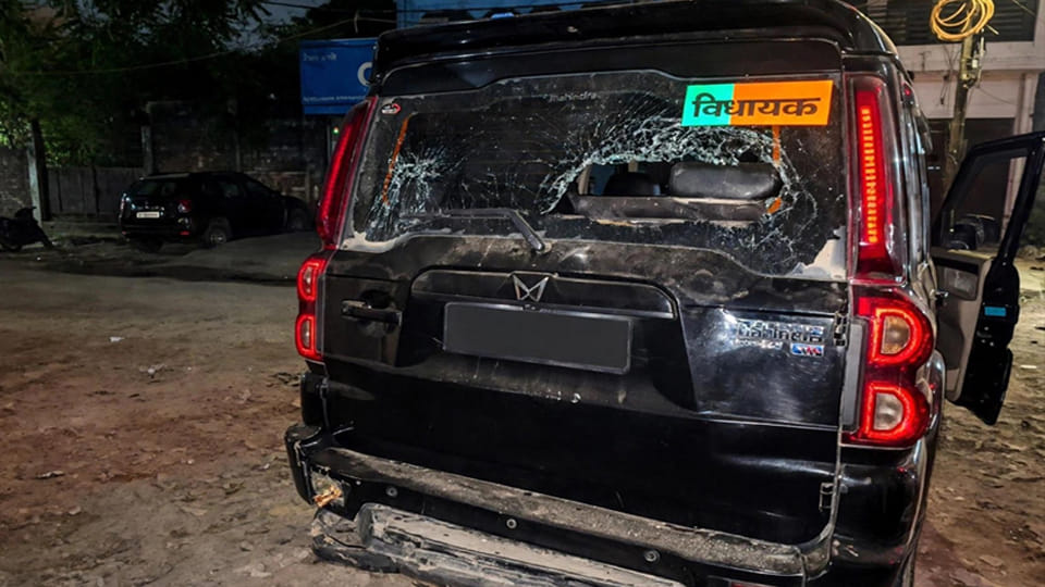 Gangster who arrived to beat up an abducted youth ends up getting thrashed; his vehicle vandalized