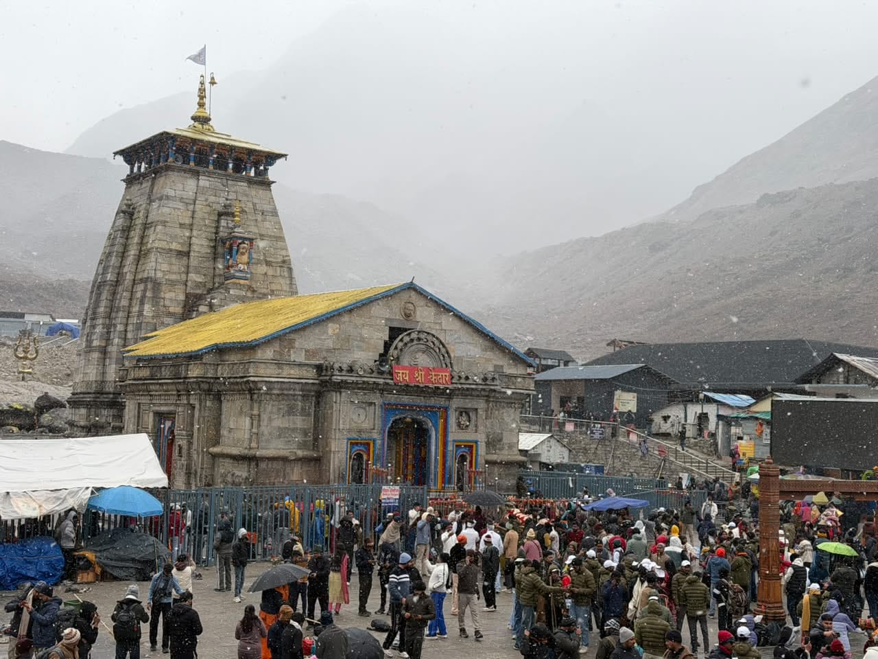केदारनथ में बर्फबारी