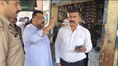 Kanpur: Two shops burgled 100 meters from Ahirwan police outpost