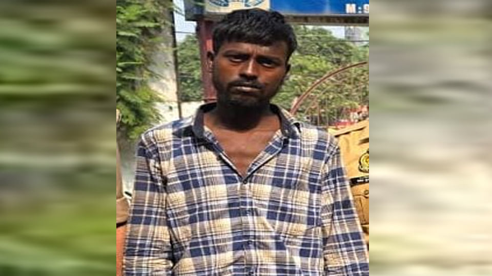 कानपुर: फूल की दुकान से चोरी में आरोपी गिरफ्तार, रुपये समेत अन्य सामान बरामद