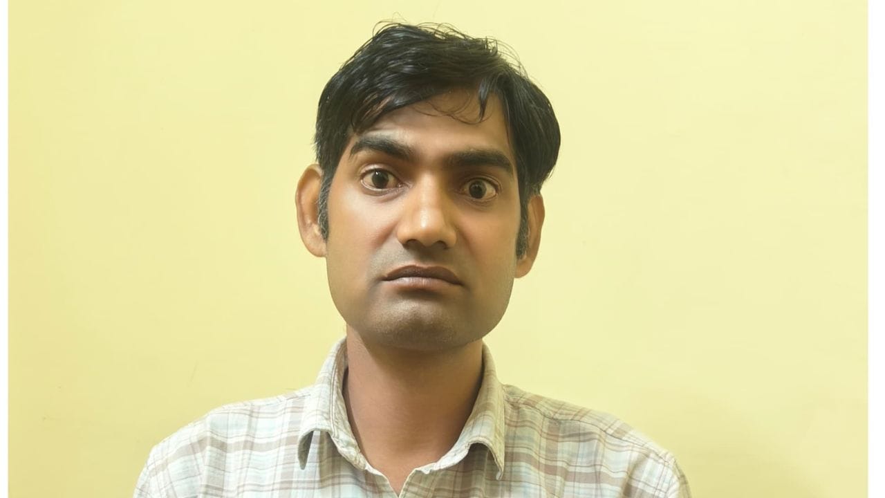 रजनीश बनकर परीक्षा दे रहा पवन शर्मा