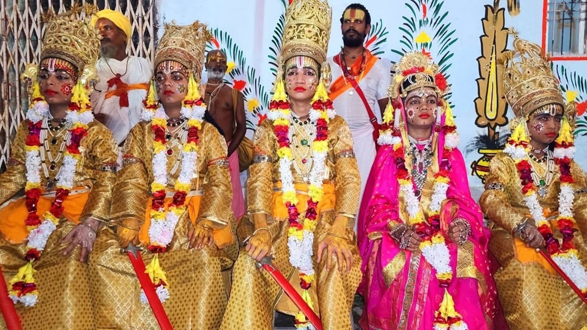रामलीला: सिंहासन पर विराजे श्रीराम, काशीराज परिवार ने जमीन पर बैठकर झुकाया सिर; श्री रामचंद्र के जयकारे