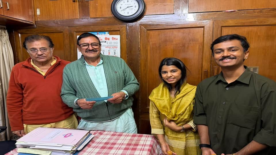 Maithili Thakur reached Kainchi Dham; she sought blessings after having darshan of Baba Neeb Karori