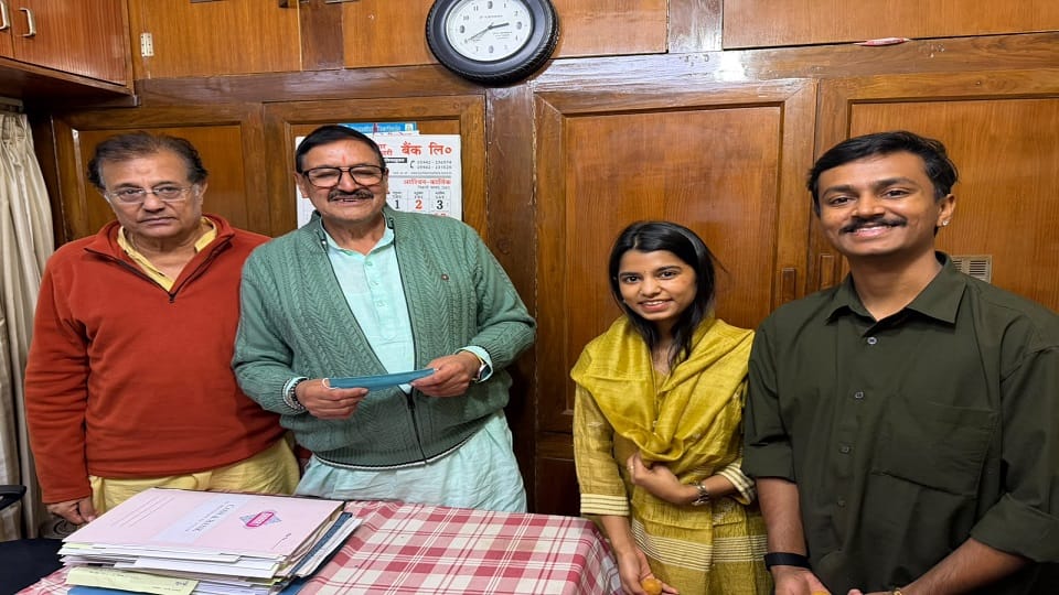 Maithili Thakur reached Kainchi Dham; she sought blessings after having darshan of Baba Neeb Karori
