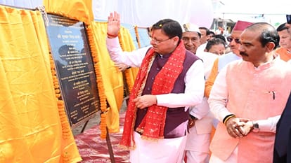 योजनाओं का लोकार्पण और शिलान्यास करते सीएम धामी।