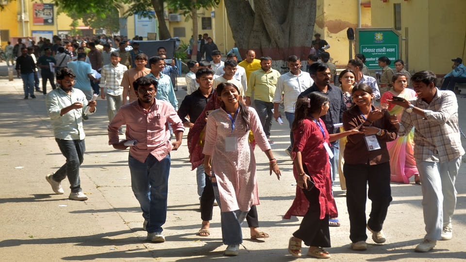 UP PET 2026: Over 29,000 Candidates Appear in Agra on Day 1, Mathematics and English Questions Found Easy