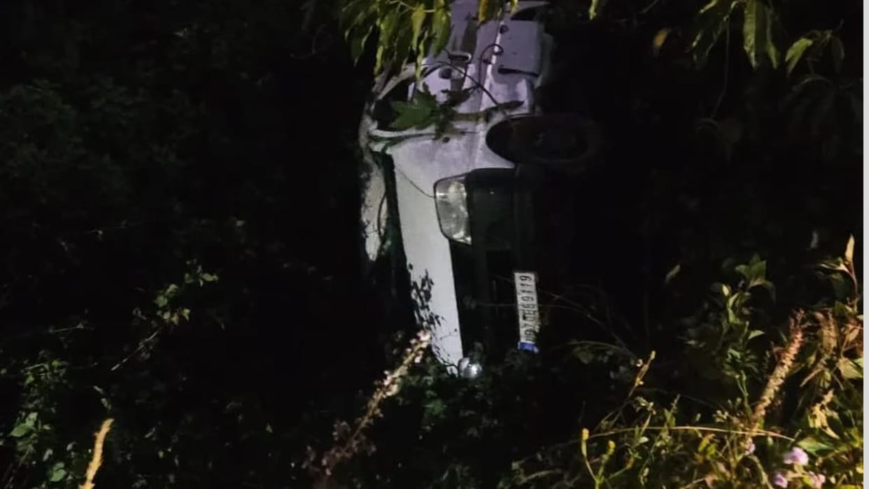 Maruti Eeco falls into 15-foot-deep gorge on Dhumakot-Marchula road one person dead two injured