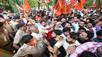 Protest by BJP workers in Chandigarh