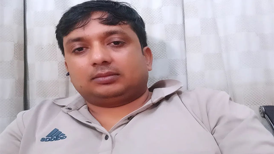 औरैया: आम के पेड़ से लटका मिला युवक का शव, सुसाइड नोट और मोबाइल मिला