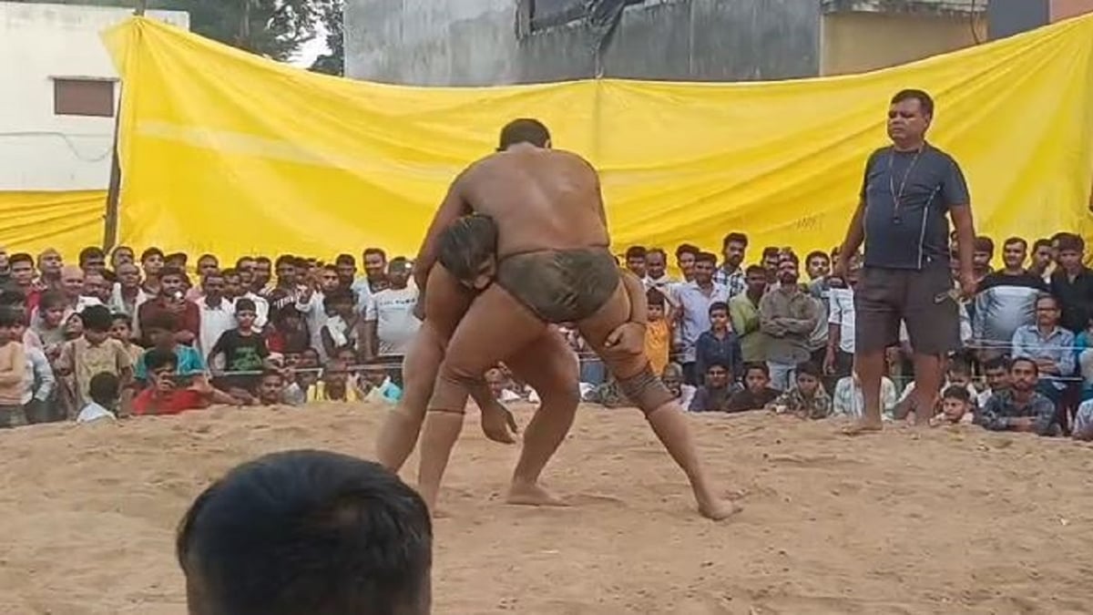 शाहजहांपुर: राष्ट्रीय विराट दंगल में पहलवानों ने दिखाया दमखम, दांव-पेच देखकर दर्शक हुए रोमांचित