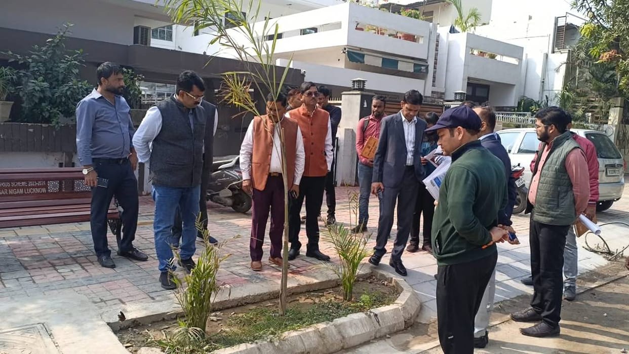 Lucknow: Encroachment on land meant for a park and a community toilet; no action taken despite complaints.