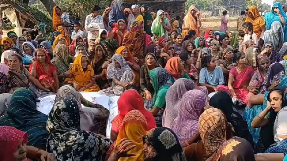 Firozabad accident Five people including four sisters die in an road accident in Shikohabad