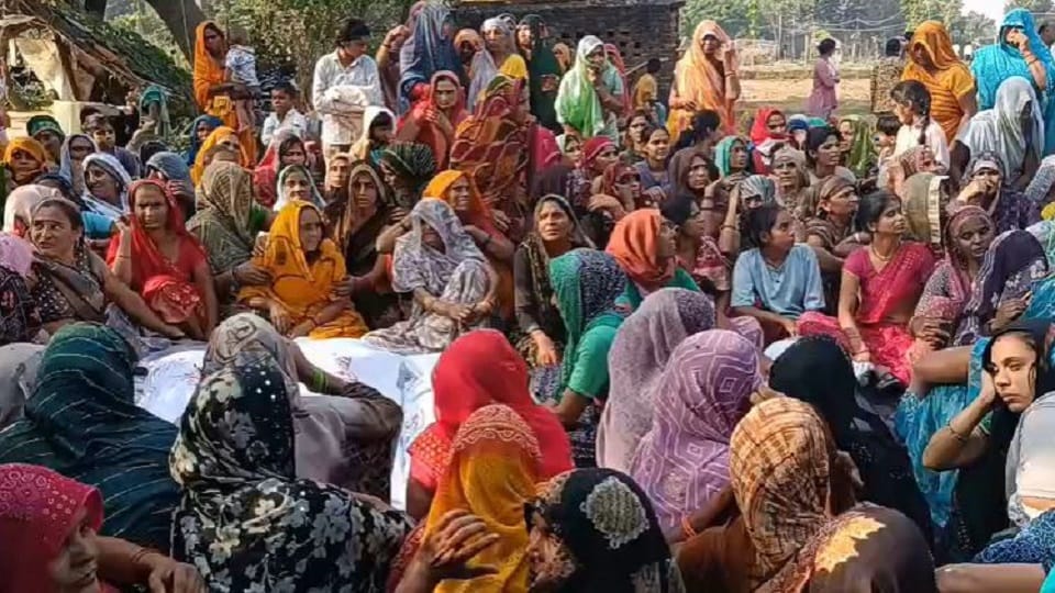 Firozabad accident Five people including four sisters die in an road accident in Shikohabad