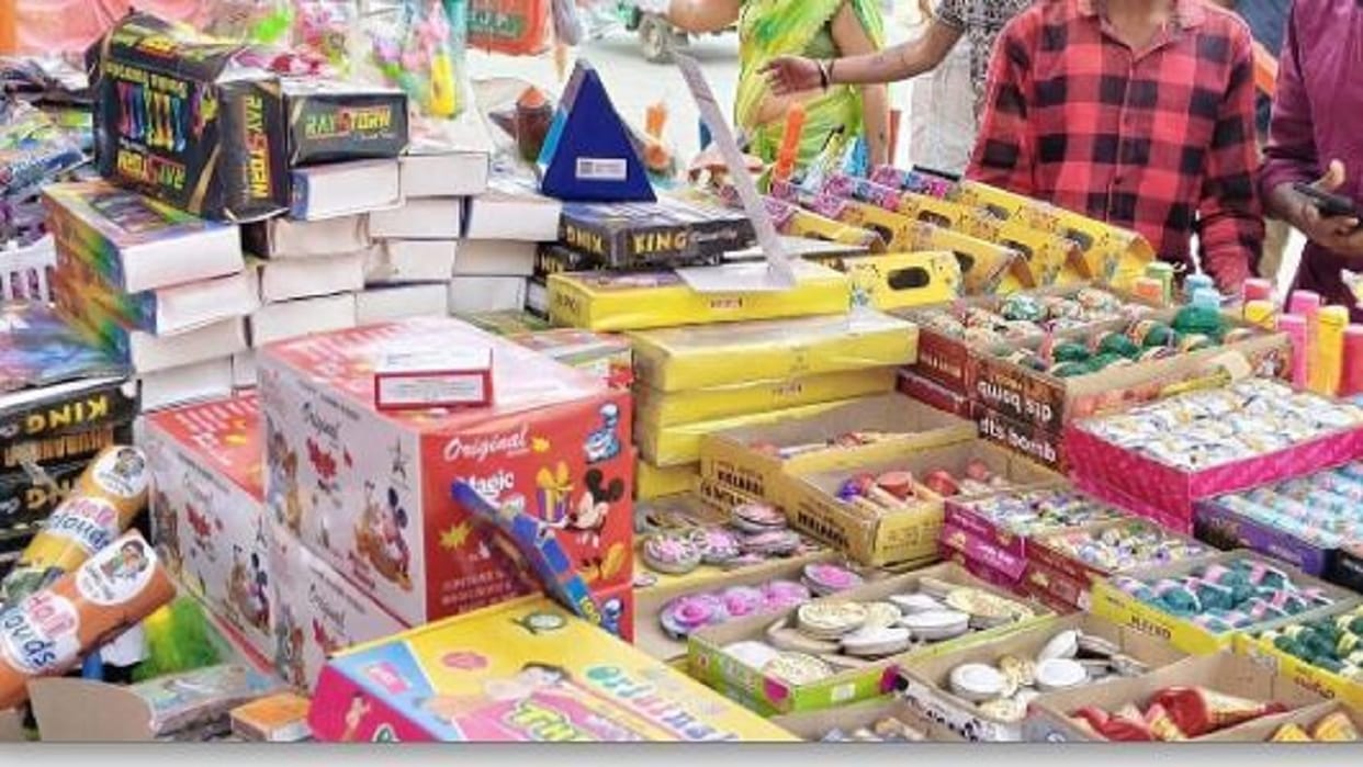Diwali clusters of temporary firecracker stalls will be set up in Bareilly