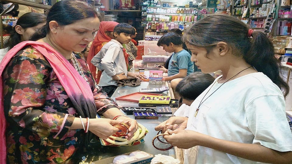 Bangle market on Karwa Chauth