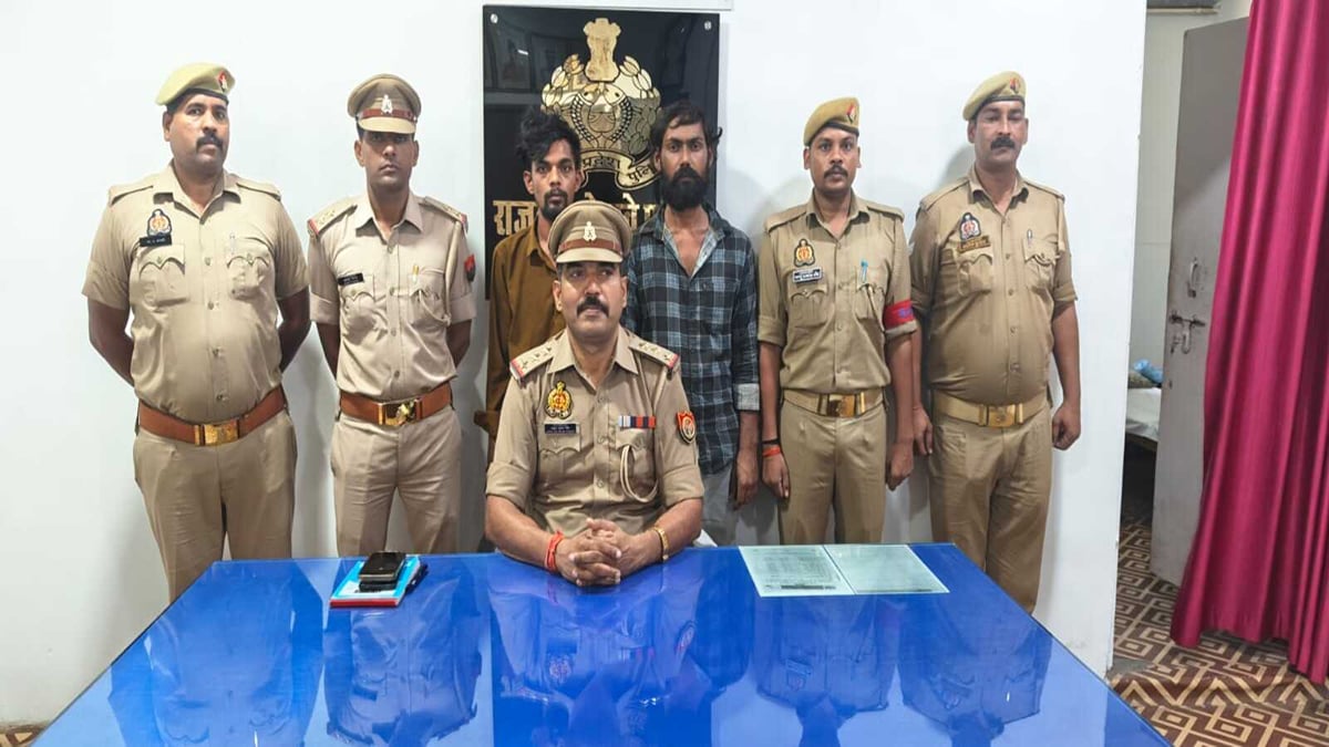 कुशीनगर: तमकुही रोड स्टेशन पर युवक को गोली मारने के दो आरोपी गोरखपुर से गिरफ्तार, ट्रेन से भागने की ताक में थे
