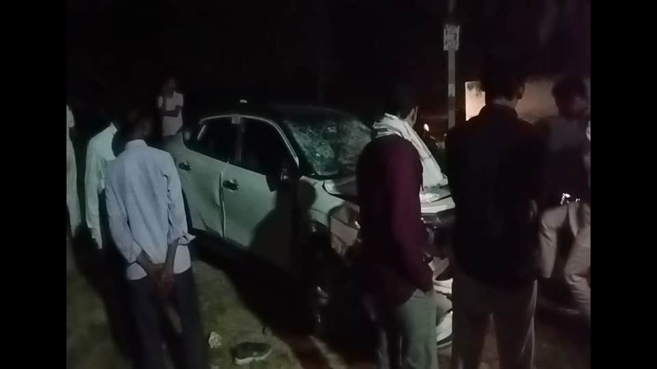Firozabad road accident 17 people run over by car riders trying to stop them five dead