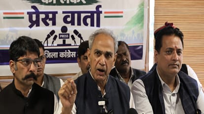 एआईसीसी के पर्यवेक्षक हरीश चंद्र मीणा।