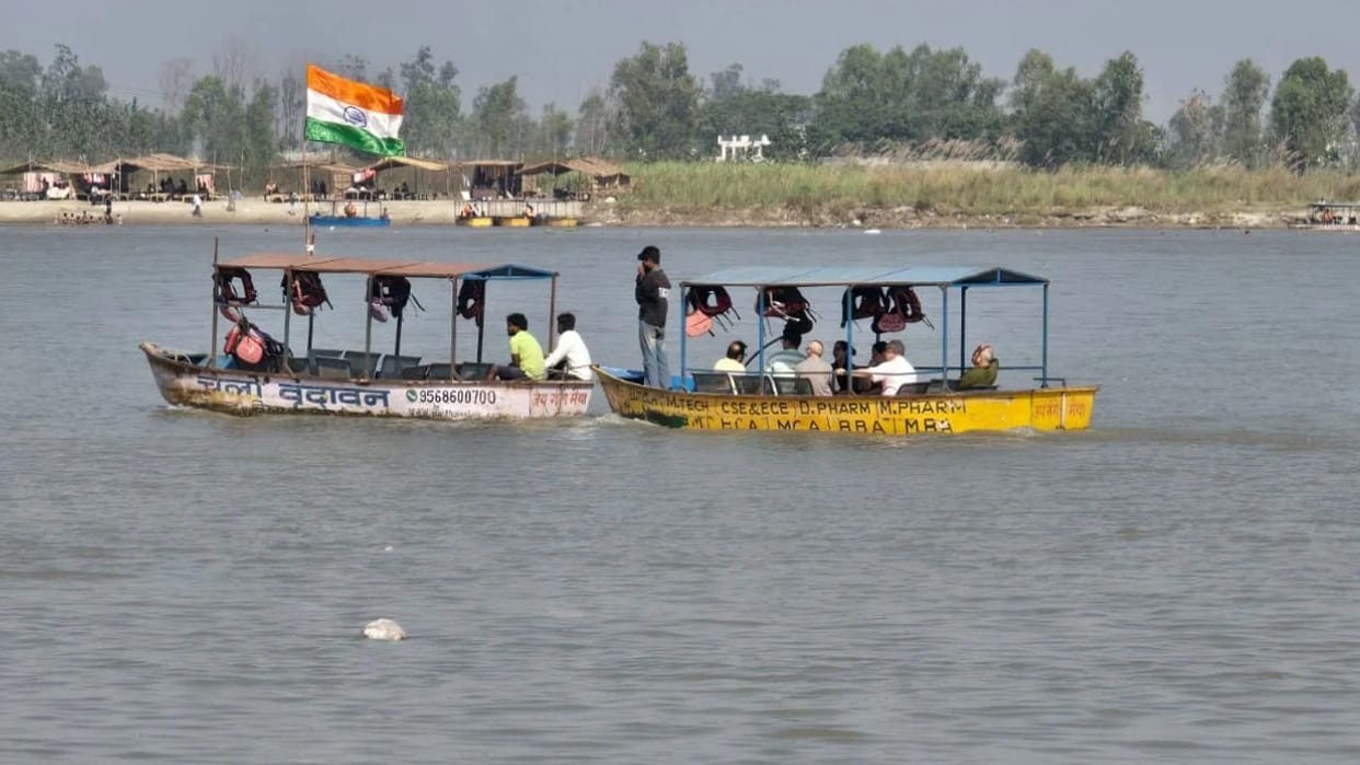 video gone viral showing boat towing another damaged boat carrying pilgrims along Ganga at Brijghat in Hapur