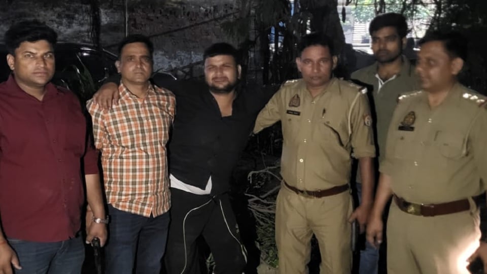 गाजियाबाद: पुलिस मुठभेड़ में 25 हजार का इनामी बदमाश गिरफ्तार, पैर में लगी गोली; दर्ज हैं 16 मुकदमे