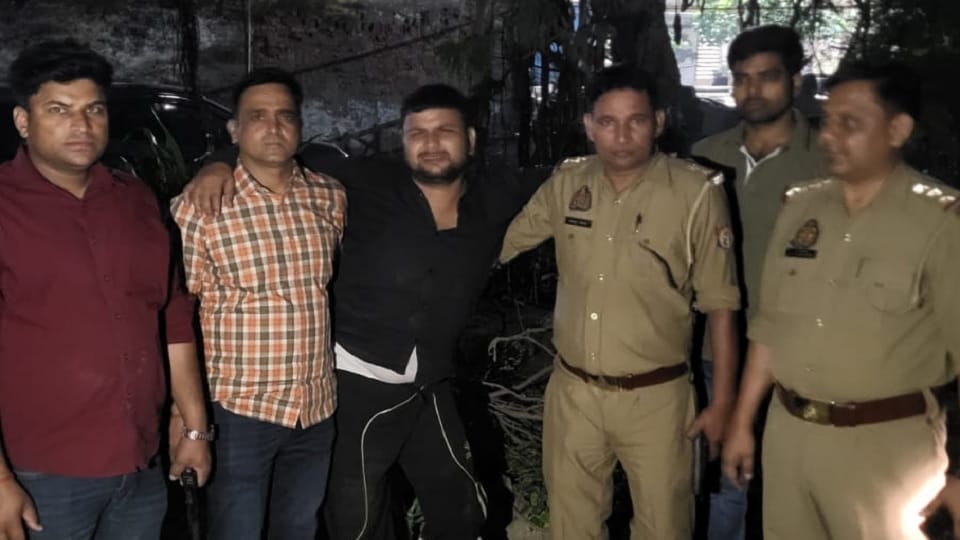पुलिस की गिरफ्त में आरोपी