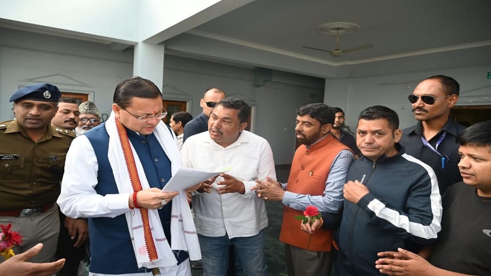 CM Pushkar Singh Dhami listened to the problems of the people at the Circuit House Haldwani