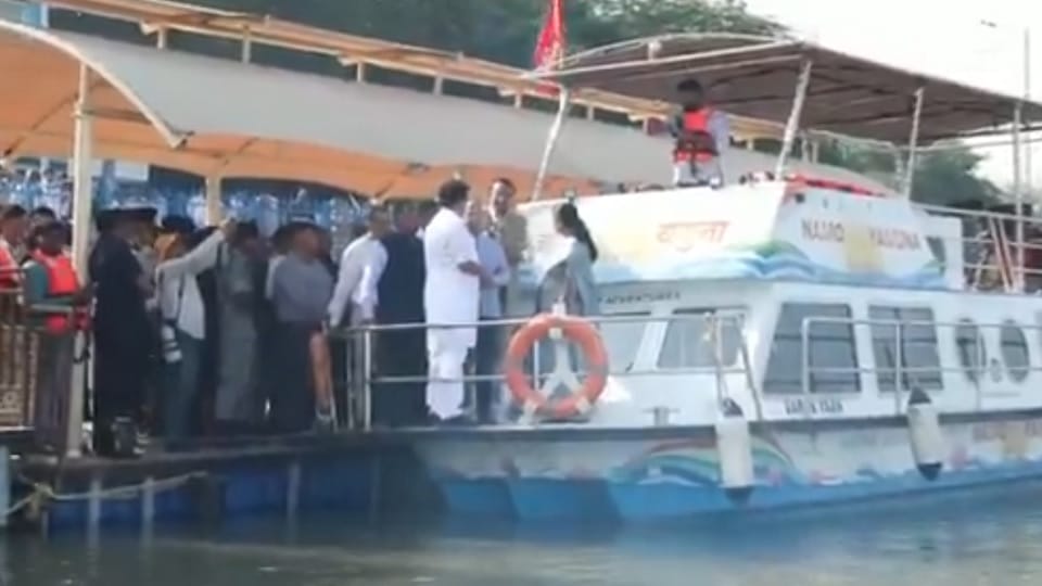 Trial of cruise service on the Yamuna River; CM, Rekha Gupta, and Kapil Mishra take a trip