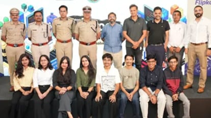 अतिथियों के साथ आईआईटी पटना की छात्राएं