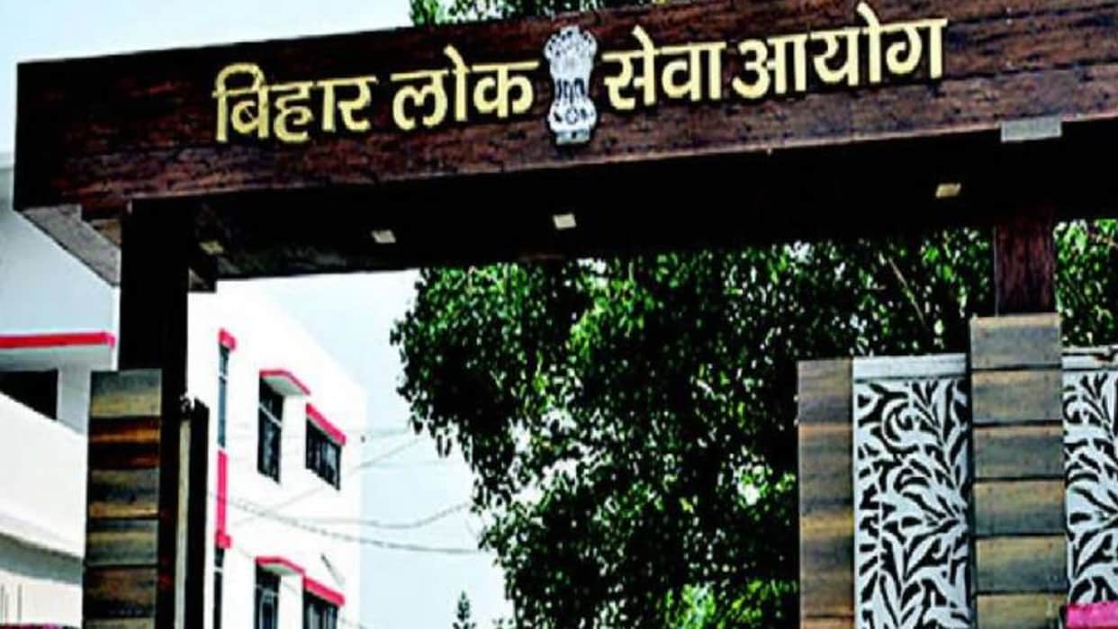 Record 9.5 lakh applications received for 33,320 teacher posts; November 3 is the final date.