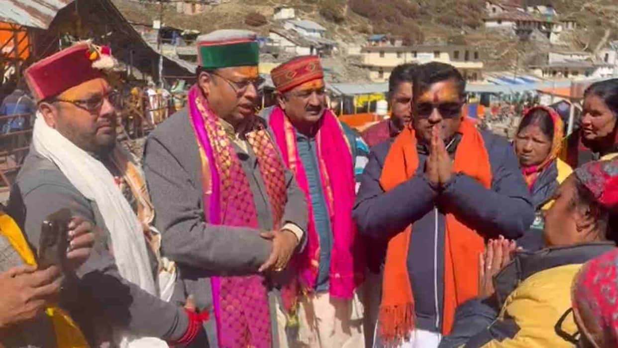 Badrinath temple committee temporary staff end 15 day strike after talks with chairman