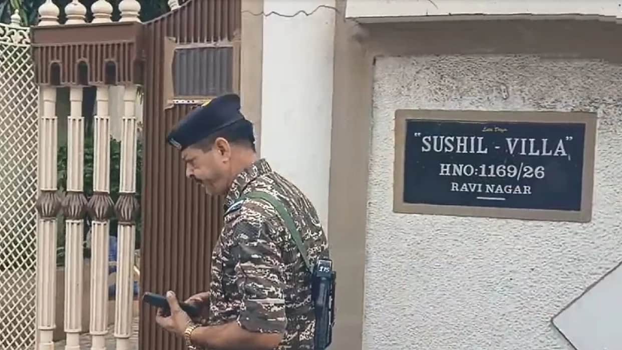 ED raids in Raipur and Durg: Team examines documents at Sushil Villa pandari