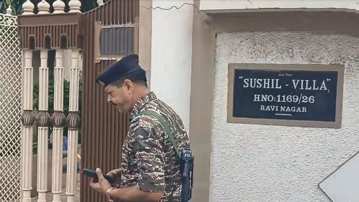 ED raids in Raipur and Durg: Team examines documents at Sushil Villa pandari