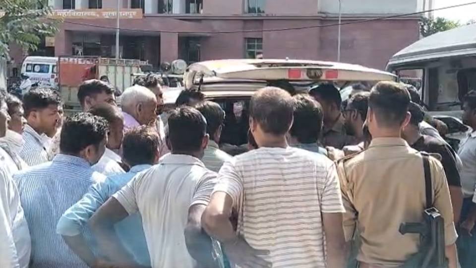 सुल्तानपुर: संदिग्ध हालात में दो दोस्तों की मौत, दुकान पर बैठे-बैठे हुई उल्टी और गिर पड़े; फिर नहीं उठे