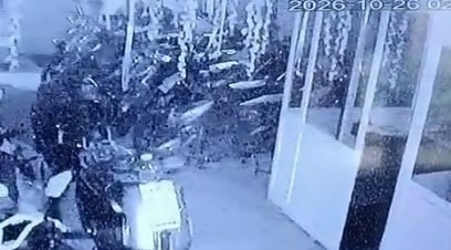 कानपुर: 16 मिनट में लाखों की चोरी, शटर का ताला तोड़ घुसा चोर, सीसीटीवी बंद कर नकदी ले उड़ा चोर, जांच शुरू